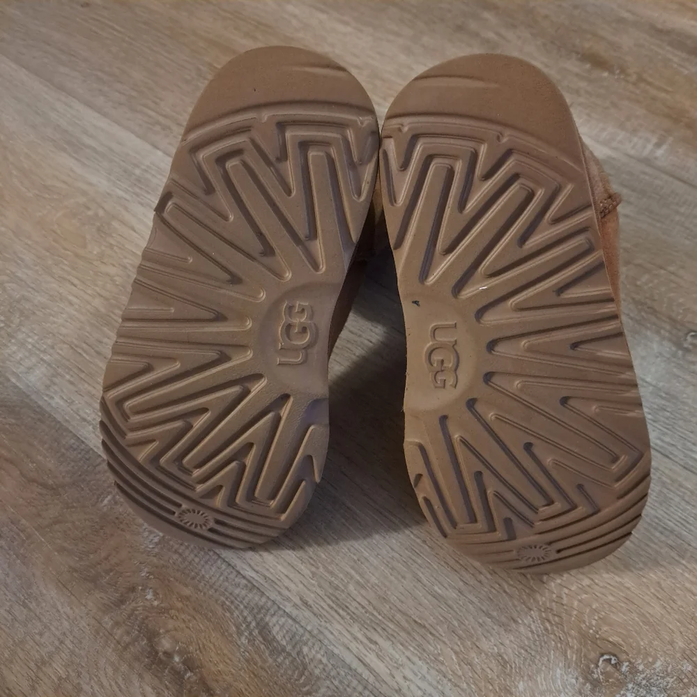 UGG Kids Chestnut Plush Shearling Boots Size 1
